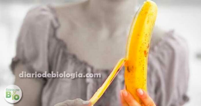 Comer banana a noite faz mal? Nutricionista explica se isso é verdade